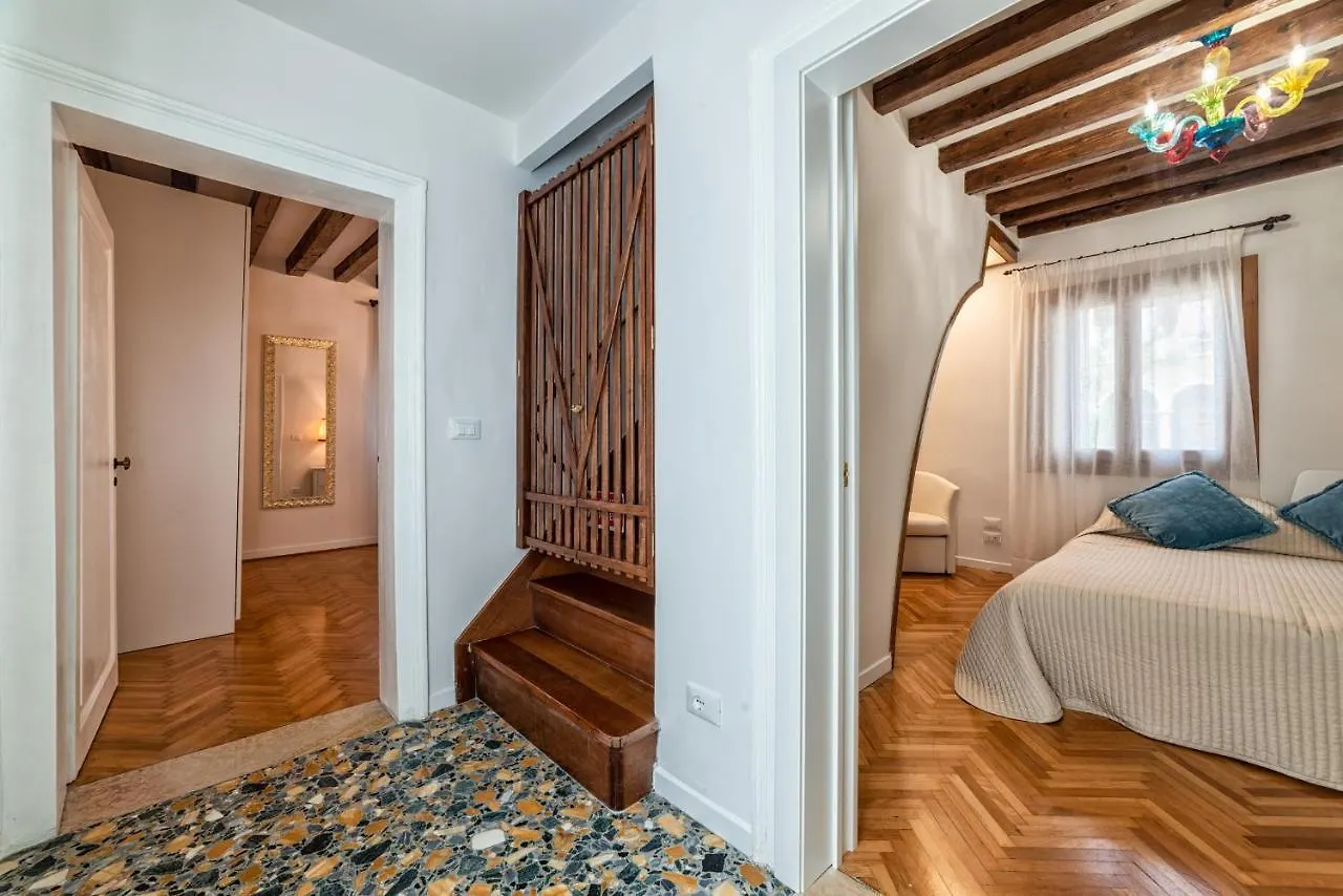 Casanova Fenice - Canal View Venice