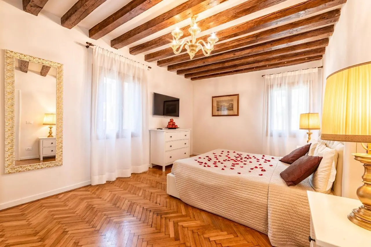 Apartment Casanova Fenice - Canal View Venice