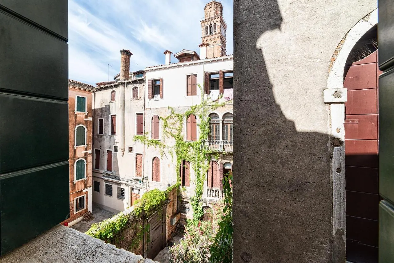 Casanova Fenice - Canal View Venice Italy