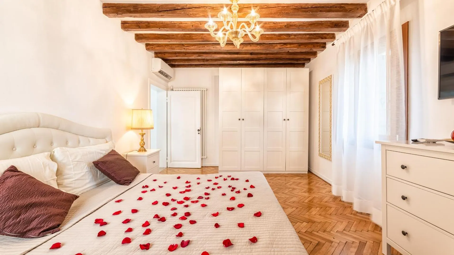 Casanova Fenice - Canal View Venice Italy