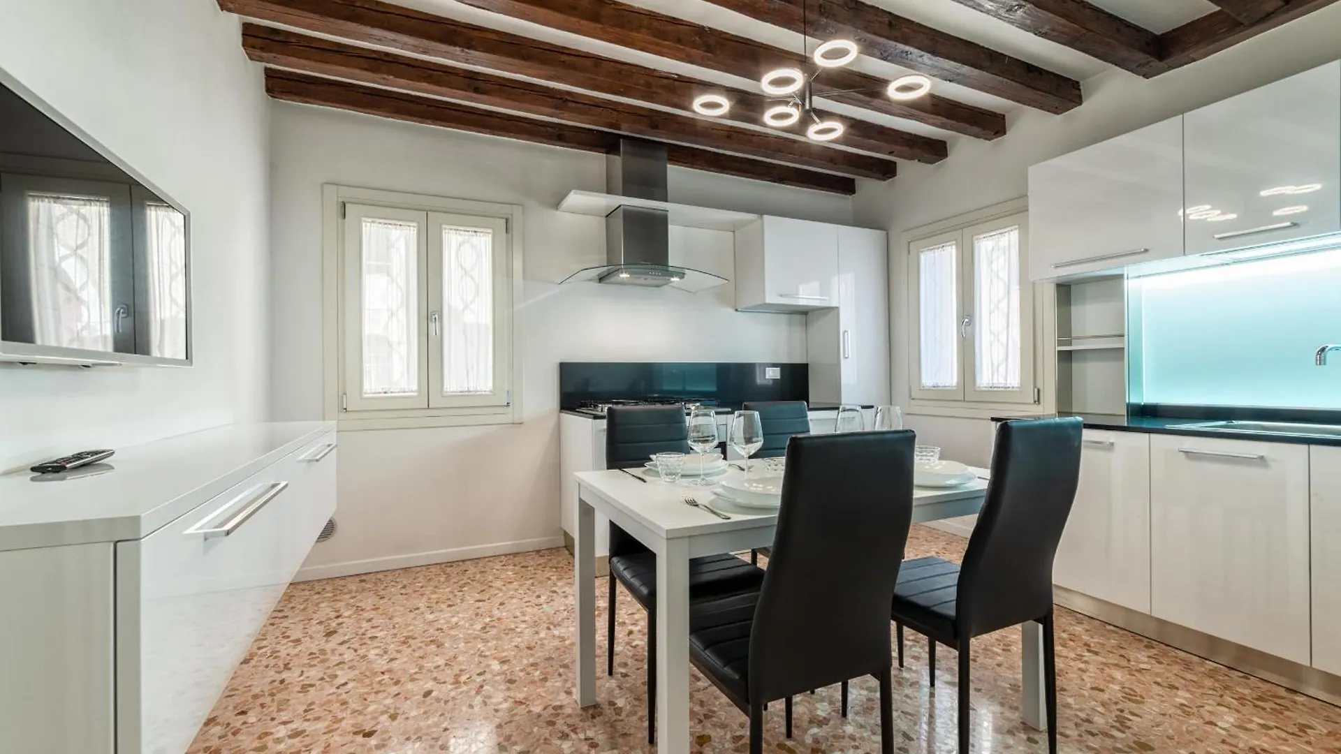 Casanova Fenice - Canal View Venice Apartment